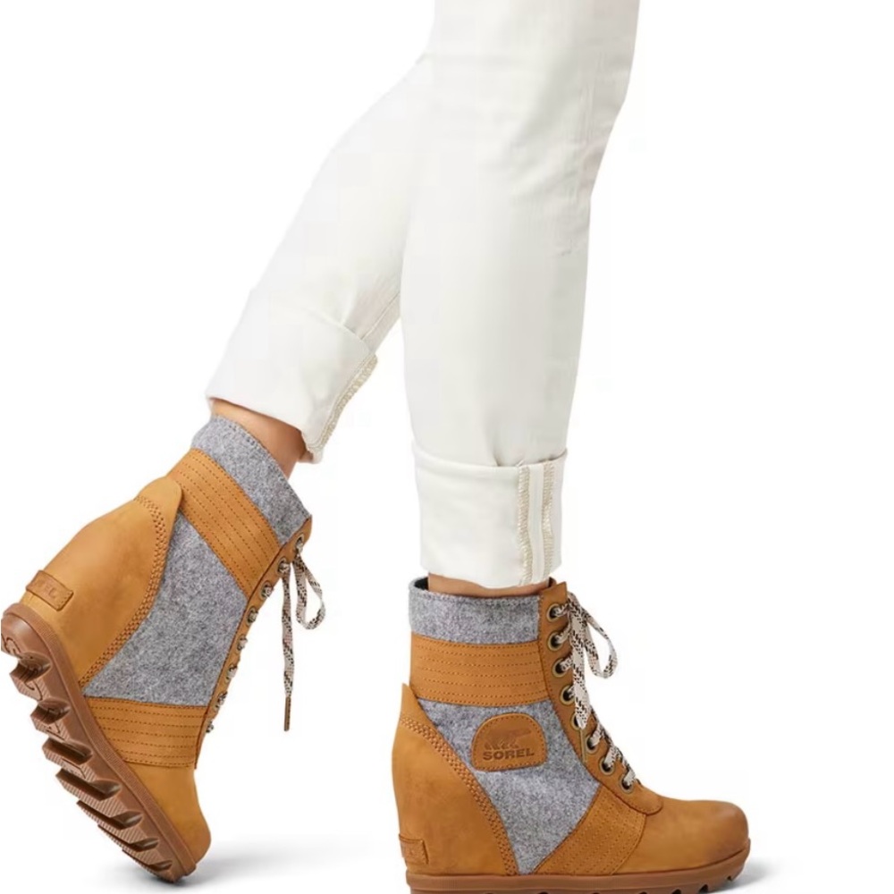 Sorel Tan and Gray Ankle Boots
